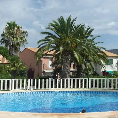 Apartment Duplex 3 Pieces Avec Piscine, 4 Couchages, Terrasse Et Parking Prive Au Lavandou - Fr-1-251-748 *
